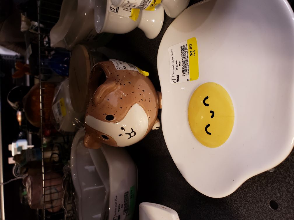 cute little guinea pig glassware thing that can hold probably at least one guinea pig
